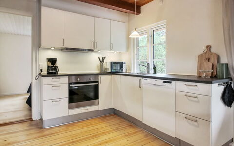Hila: Sol, Cuisine, Design Intérieur, Bois, Meubles, Comptoir, Cabinetry, Appareil De Cuisine, Sol, Parquet