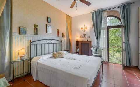 Casa Bellosguardo a Vinci: Propriété, Meubles, Bâtiment, Ventilateur De Plafond, Bleu, Bleu Azur, Bois, Fenêtre, Textile, Éclairage