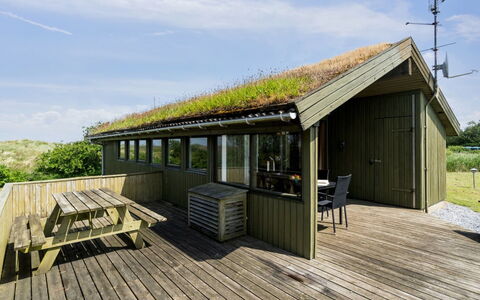 Hunlef - 1.7Km from the Sea: Meubles, Design Intérieur, Chaise, Sol, Table, Recours, Sol, Plafond, Pièce, Eco Hôtel