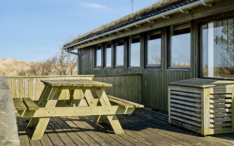 Hunlef - 1.7Km from the Sea: Meubles, Design Intérieur, Chaise, Sol, Table, Recours, Sol, Plafond, Pièce, Eco Hôtel