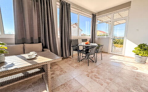 Ivan: Meubles, Sol, Sol, Mobilier De Jardin, Chaise, Ombre, Plate-Forme, Balcon, Parquet, Recours