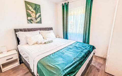 Ivan: Lit, Meubles, Design Intérieur, Chambre, Sol, Sol, Pièce, Bois, Drap De Lit, Literie