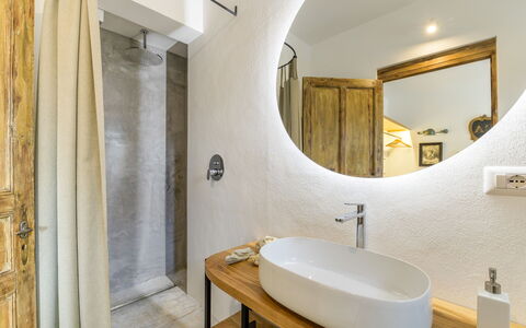 Lamia del Grano: Miroir, Évier, Robinet, Luminaire Plomberie, Salle De Bains, Lavabo, Bois, Bâtiment, Design Intérieur