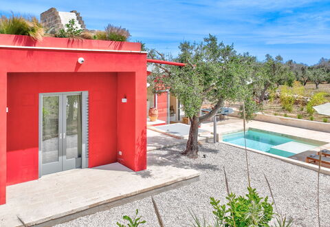 Lamia del Grano: Plante, Ciel, Propriété, L'Eau, Piscine, Bâtiment, Architecture, Arbre, Ombre, Mur