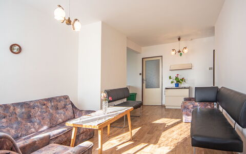Filip: Table, Meubles, Propriété, Canapé, Bois, Design Intérieur, Canapé-Lit, Maison, Sol, Sol