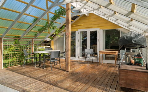 Lennart - 4Km from the Sea: Bleu, Arbuste, Chalet, Couverture De Sol, Jardin, Biens, Ombre, Aménagement Paysager, Ferme, Eco Hôtel