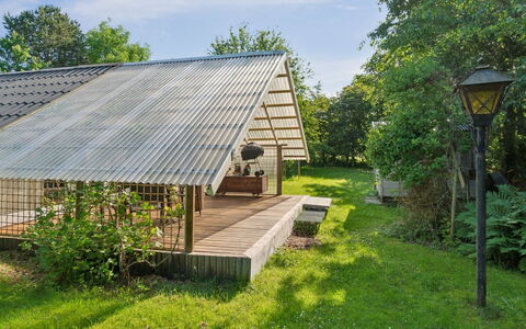 Lennart - 4Km from the Sea: Bleu, Arbuste, Chalet, Couverture De Sol, Jardin, Biens, Ombre, Aménagement Paysager, Ferme, Eco Hôtel
