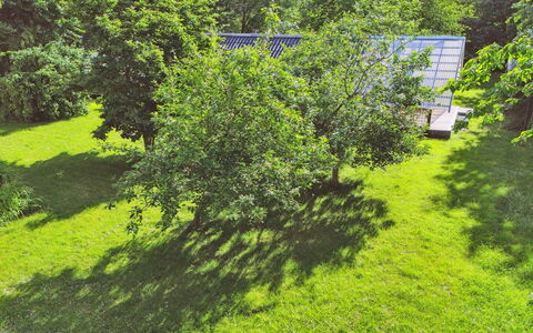 Lennart - 4Km from the Sea: Bleu, Arbuste, Chalet, Couverture De Sol, Jardin, Biens, Ombre, Aménagement Paysager, Ferme, Eco Hôtel