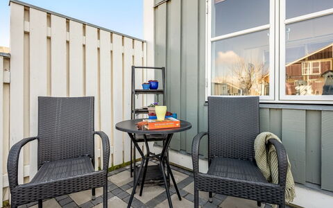 Monja - 50M from the Sea: Maison, Domicile, Porte, Toit, Chalet, Biens, Jardin, Ombre, Siding, Cour