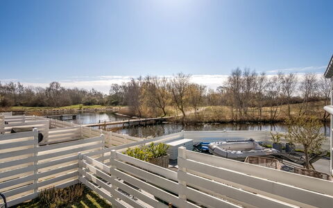 Monja - 50M from the Sea: Maison, Domicile, Porte, Toit, Chalet, Biens, Jardin, Ombre, Siding, Cour