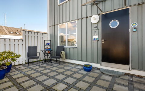 Monja - 50M from the Sea: Maison, Domicile, Porte, Toit, Chalet, Biens, Jardin, Ombre, Siding, Cour