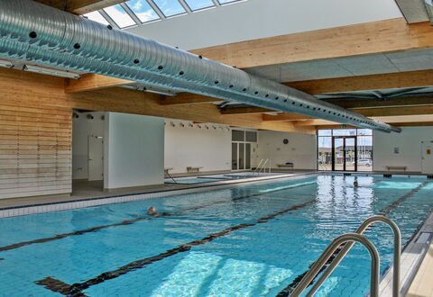 Monja - 50M from the Sea: Sol, Piscine, Sol, Plafond, Composite, Daylighting, Salle, Centre De Loisirs, Conception, Tuile