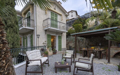 Riana: L'Eau, Ciel, Propriété, Bâtiment, Plante, Bleu, Bleu Azur, Piscine, La Nature, Arbre