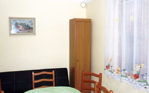 Smrž: Propriété, Meubles, Confort, Éclairage, Bois, Bâtiment, Design Intérieur, Sol, Mur, Cadre De Lit