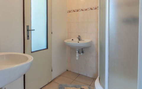 Smrž: Sol, Sol, Luminaire Plomberie, Salle De Bains, Design Intérieur, Plafond, Plomberie, Toilette, Pièce, Lavabo
