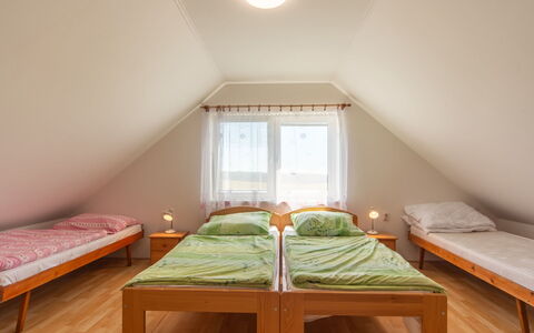 Smrž: Sol, Sol, Bois, Chambre, Design Intérieur, Lit, Drap De Lit, Plafond, Literie, Pièce