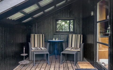 Amela - 30Km from the Sea: Toit, Maison, Domicile, Chalet, Porte, Siding, Plate-Forme, Porche, Planche, Dur