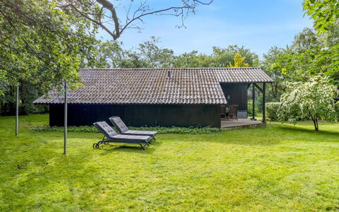 Amela - 30Km from the Sea: Toit, Maison, Domicile, Chalet, Porte, Siding, Plate-Forme, Porche, Planche, Dur
