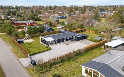 Ludvika - 300M to the Fjord: Bois, Toit, Architecture, Domicile, Maison, Chalet, Siding, Dur, Pente, Biens