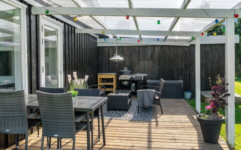 Marielouise - from the Sea: Meubles, Design Intérieur, Sol, Sol, Plafond, Pièce, Chaise, Table, Appartement, Table Cuisine Et Salle A Manger
