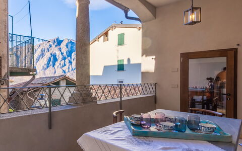 La Loggia: Propriété, Bleu Azur, Design Intérieur, Éclairage, Cadre, Ombre, Bois, Immobilier, Art, Loisir