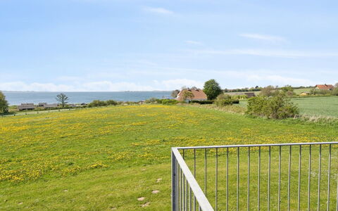 Halvor - 275M from the Sea: Toit, Maison, Domicile, Chalet, Porte, Siding, Plate-Forme, Porche, Planche, Dur