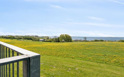 Halvor - 275M from the Sea: Toit, Maison, Domicile, Chalet, Porte, Siding, Plate-Forme, Porche, Planche, Dur