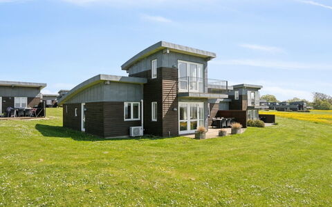 Halvor - 275M from the Sea: Toit, Maison, Domicile, Chalet, Porte, Siding, Plate-Forme, Porche, Planche, Dur