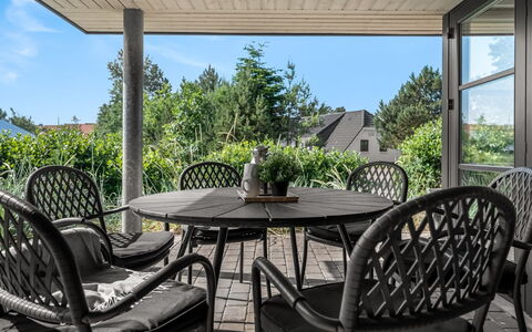Elsi - 1.3Km from the Sea: Meubles, Mobilier De Jardin, Chaise, Table, Tableau De Plein Air, Table Cuisine Et Salle A Manger, Porche, Ombre, Table Basse, Patio