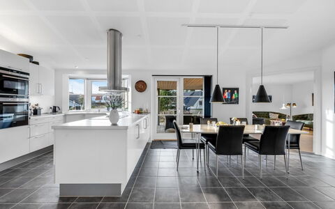 Elsi - 1.3Km from the Sea: Sol, Design Intérieur, Plafond, Sol, Cuisine, Meubles, Comptoir, Luminaire, Chaise, Tuile