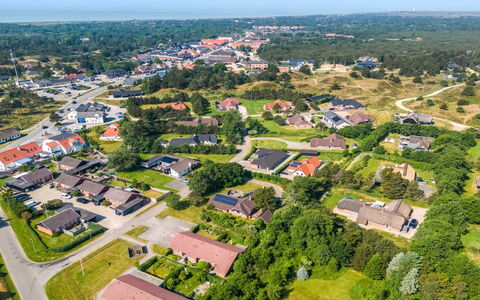 Elsi - 1.3Km from the Sea: Zone Résidentielle, Vue Du Ciel, Photographie Aérienne, Quartier, Banlieue, Paysage, Design Urbain, Établissements Humains, Plaine, Rue