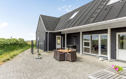 Ajvi - 900M from the Sea: Herbe, Vert, Maison, Chalet, Prairie, Zone Rurale, Écorégion, Paysage, Lot Terre, Arbuste