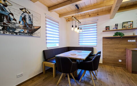 Pod Lesem: Propriété, Meubles, Table, Cadre, Bleu Azur, Bois, Bâtiment, Design Intérieur, Architecture, Sol