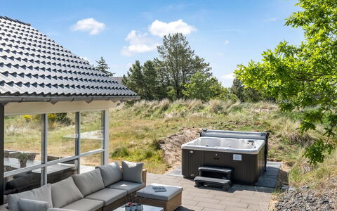 Jeldrik - 1.5Km from the Sea: Maison, Toit, Domicile, Chalet, Cabanon, Batiments Jardin, Siding, Cour, Cabane En Rondins, Cabane