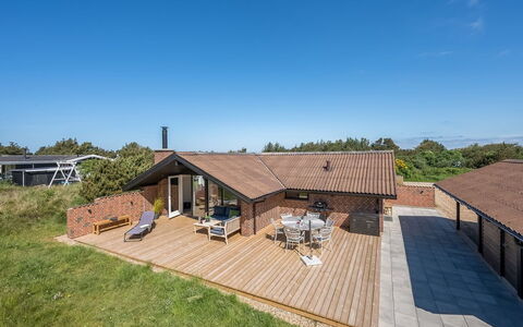Tilda - 900M from the Sea: Meubles, Design Intérieur, Sol, Sol, Plafond, Pièce, Chaise, Table, Appartement, Table Cuisine Et Salle A Manger