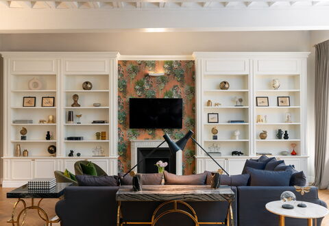 Bargello Penthouse Luxury Apartment in Florence by: Marron, Meubles, Propriété, Canapé, Table, Plante, Cadre, Bois, Plante D'Appartement, Design Intérieur