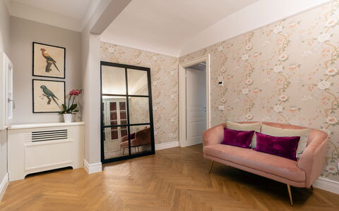Pazzi Penthouse Luxury Apartment in Florence by Pa: Meubles, Cadre, Plante, Confort, Bois, Bâtiment, Design Intérieur, Sol, Décoration, Sol