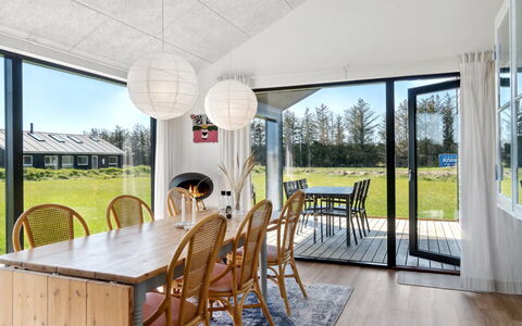 Cresta - 1.4Km from the Sea: Plafond, Sol, Design Intérieur, Sol, Composite, Meubles, Recours, Hôtel, Conception, Daylighting