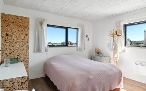 Cresta - 1.4Km from the Sea: Plafond, Sol, Design Intérieur, Sol, Composite, Meubles, Recours, Hôtel, Conception, Daylighting