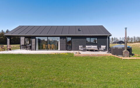 Cresta - 1.4Km from the Sea: Plafond, Sol, Design Intérieur, Sol, Composite, Meubles, Recours, Hôtel, Conception, Daylighting