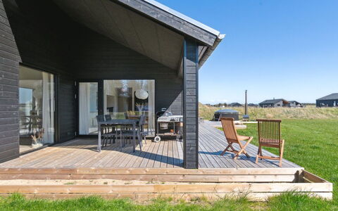 Cresta - 1.4Km from the Sea: Plafond, Sol, Design Intérieur, Sol, Composite, Meubles, Recours, Hôtel, Conception, Daylighting