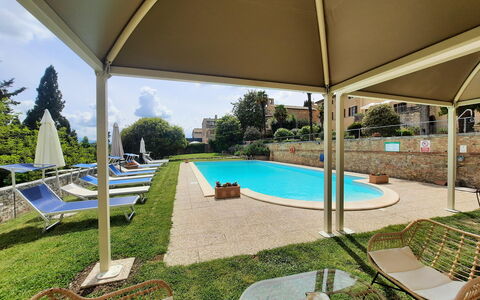 Villa Delle Palme: L'Eau, Propriété, Plante, Ciel, Piscine, Ombre, Bâtiment, Mobilier De Jardin, Architecture, Arbre