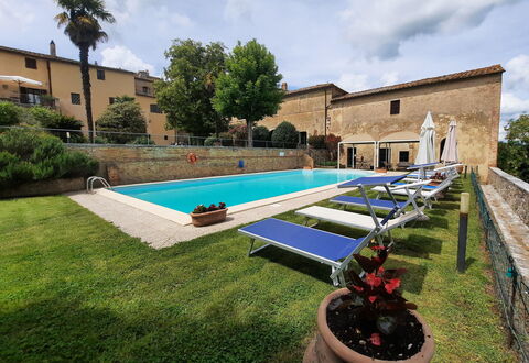 Villa Delle Palme: Plante, Nuage, Ciel, Propriété, Bâtiment, Pot De Fleur, Arbre, Design Urbain, Ombre, Loisir