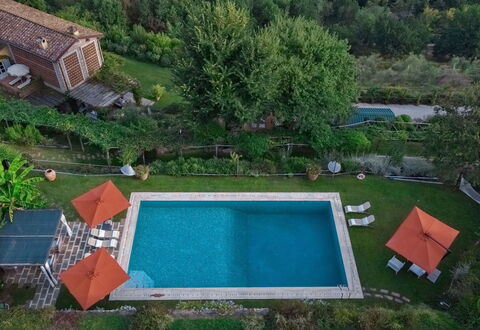 Villa Marlia: L'Eau, Plante, Propriété, Bâtiment, La Nature, Piscine, Arbre, Lot Terre, Herbe, Loisir