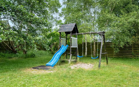 Rajka - 800M from the Sea: Bois, Toit, Architecture, Domicile, Maison, Chalet, Siding, Dur, Pente, Biens