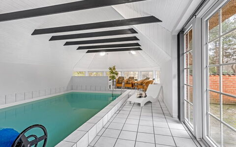 Rajka - 800M from the Sea: Bois, Toit, Architecture, Domicile, Maison, Chalet, Siding, Dur, Pente, Biens