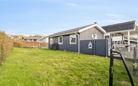 Gyrid - 150M from the Sea: Bois, Domicile, Porche, Plate-Forme, Dur, Toit, Tache De Bois, Parquet, Eco Hôtel