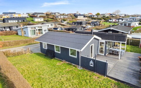 Gyrid - 150M from the Sea: Bois, Domicile, Porche, Plate-Forme, Dur, Toit, Tache De Bois, Parquet, Eco Hôtel