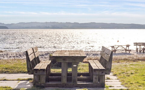 Gyrid - 150M from the Sea: Bois, Domicile, Porche, Plate-Forme, Dur, Toit, Tache De Bois, Parquet, Eco Hôtel