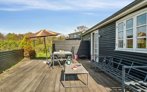 Baarde - 60M from the Sea: Toit, Domicile, Porte, Chalet, Ombre, Siding, Cour, Biens, Arrière-Cour